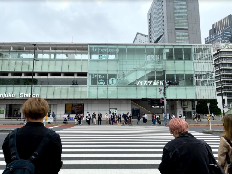 Pass through the pedestrian crossing forward to the building of Shinjuku Expressway Bus Terminal at the opposite.