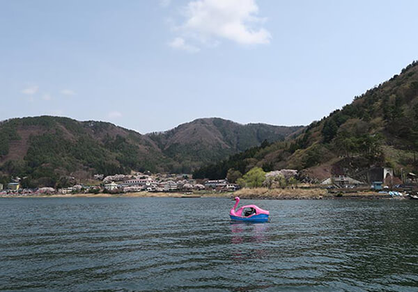 Lake Kawaguchi Excursion Ship Ensoleillé