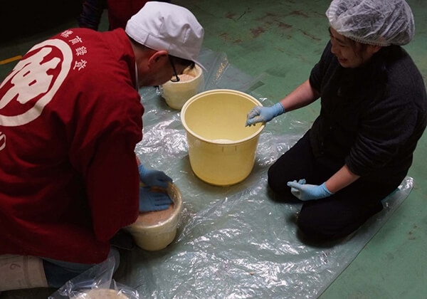 起學習了傳統日本式的味噌製作方法